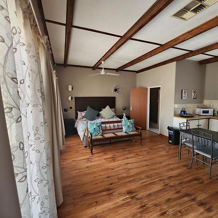 קימברלי Midway Overnight Rooms מראה חיצוני תמונה
